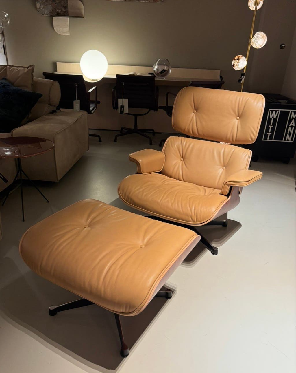 Vitra Eames Lounge Chair XL met Ottoman – palissander en Caramel leer – foto 4