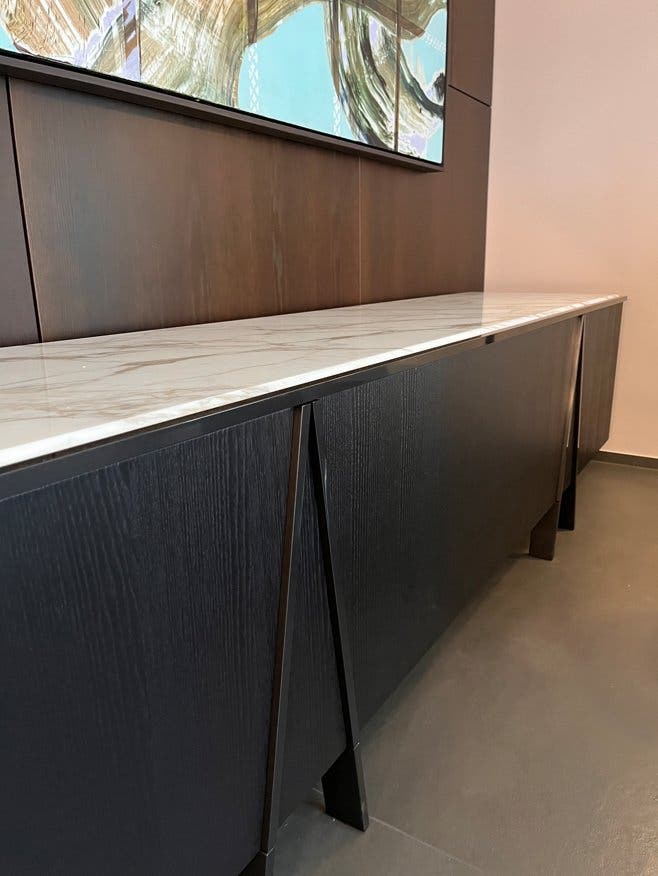 Minotti Easel Sideboard 240cm marmer top LP 16.320,-