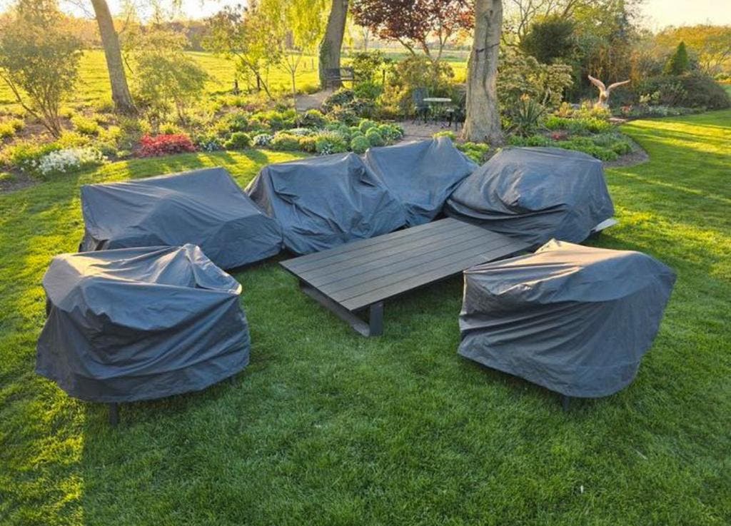 Manutti Air outdoor loungeset – sofa, fauteuils en tafel – foto 17