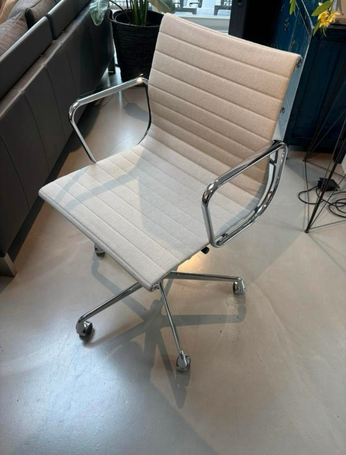 Vitra Eames EA17 verstelbare bureaustoel