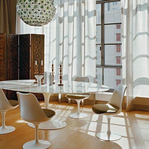 Knoll Saarinen Tulip eettafel met zes stoelen – foto 1