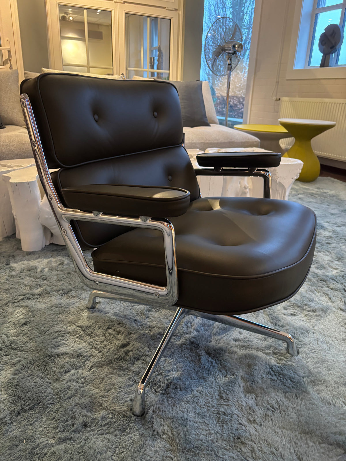Vitra Eames Lobby Chair Es 105