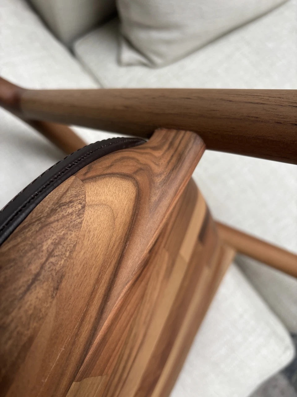 Artisan Neva Stoelen Walnoot Matte Lak ICM Zenith Leder