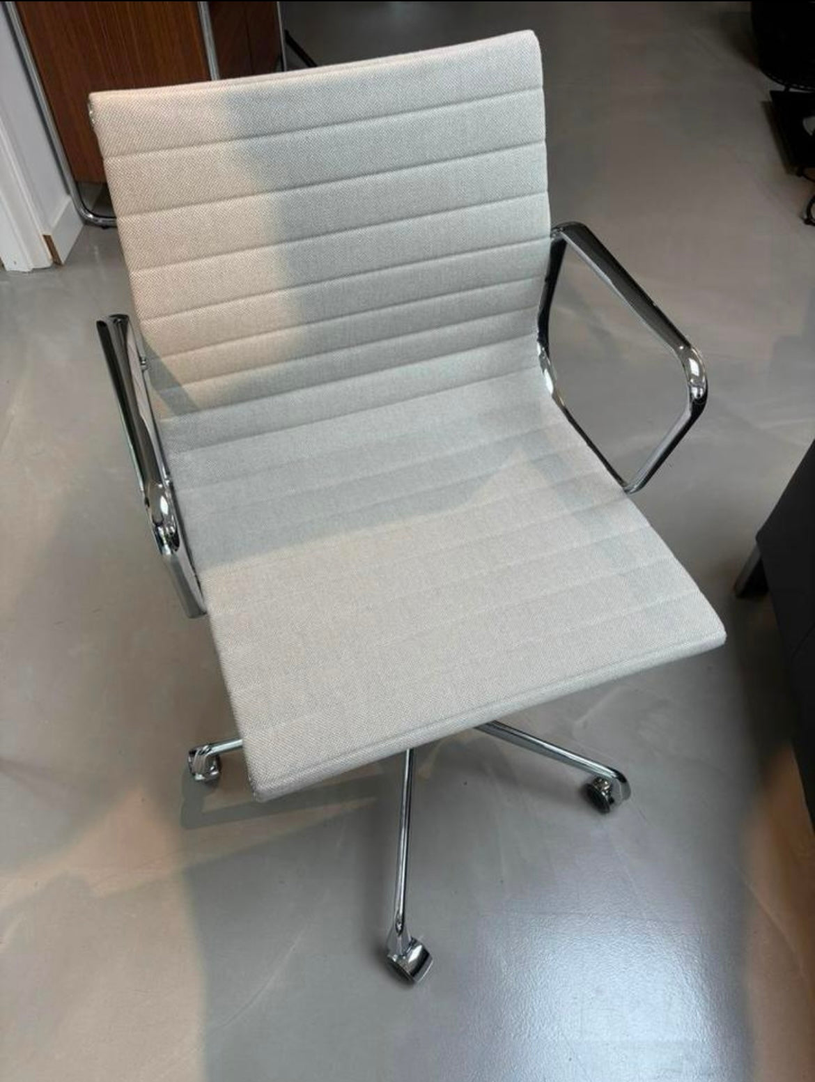 Vitra Eames EA17 verstelbare bureaustoel