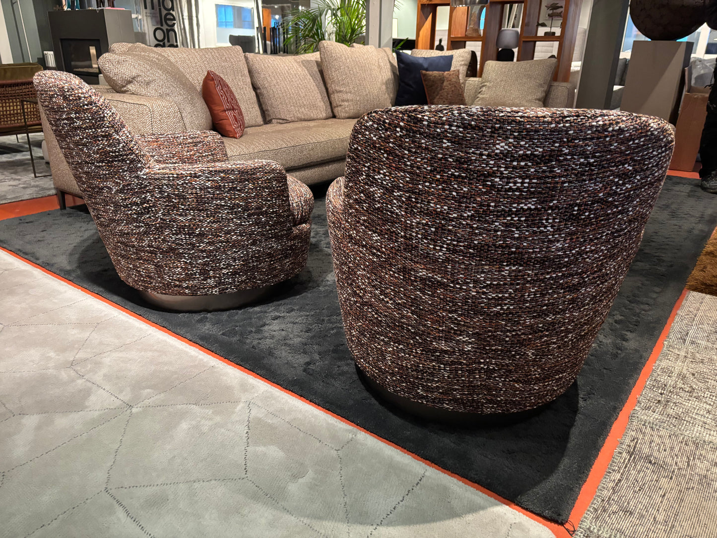 2 Minotti Jacques draaibare fauteuils in stof Medley