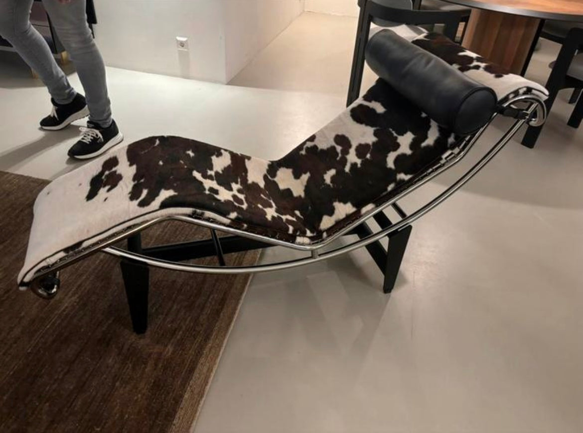 Original Cassina LC4 Ponyskin new incl. VAT & warranty