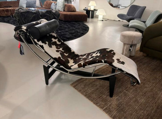 Original Cassina LC4 Ponyskin new incl. VAT & warranty
