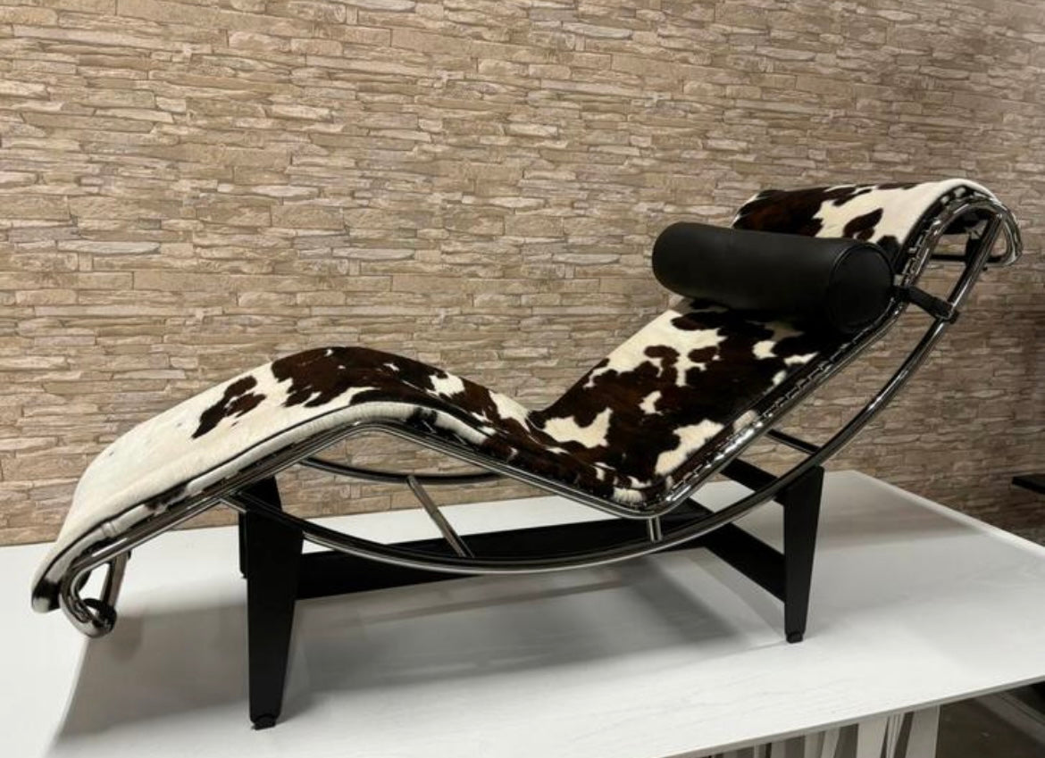 Original Cassina LC4 Ponyskin new incl. VAT & warranty