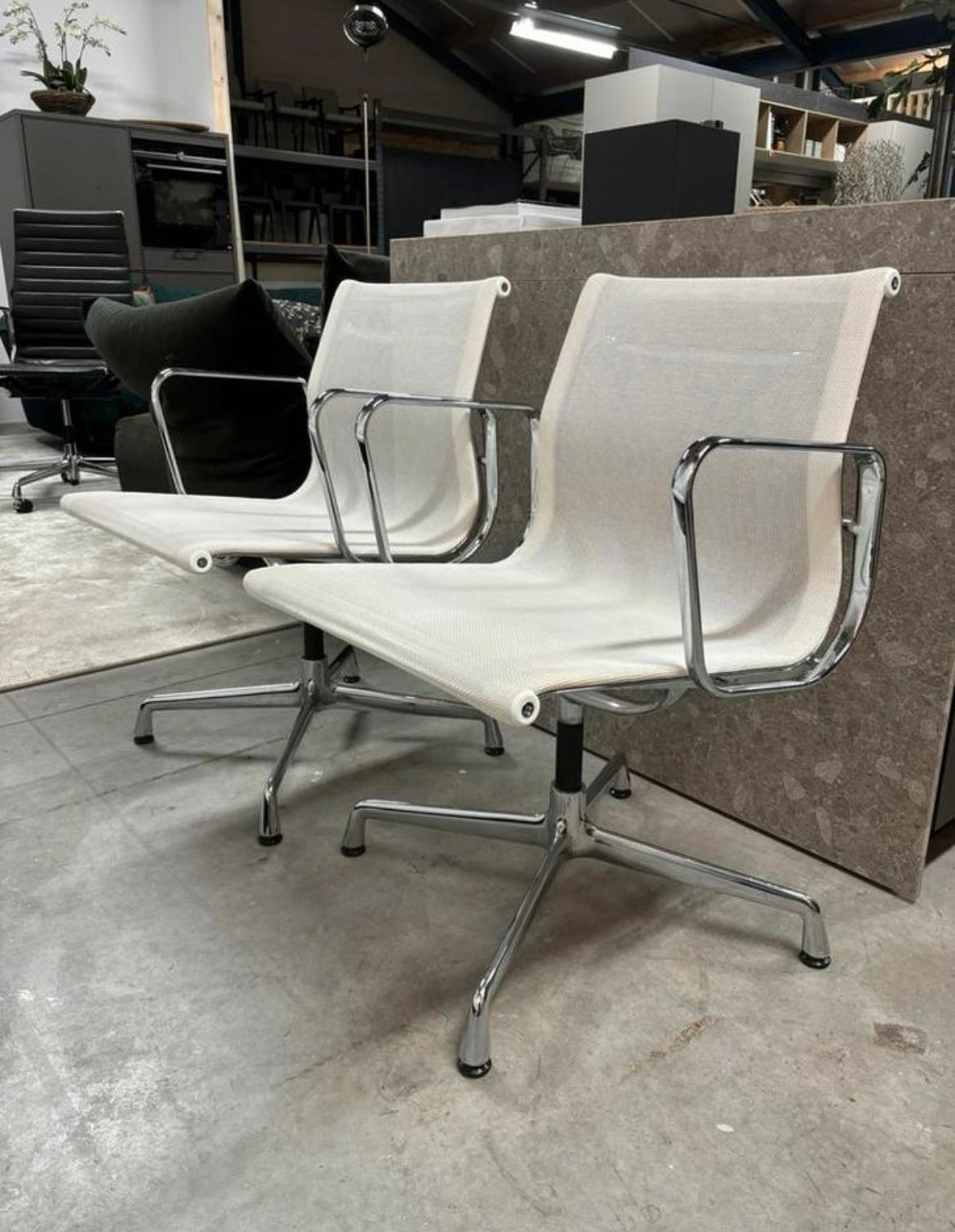 Vitra Eames E 108 draaibare stoelen in meerdere varianten