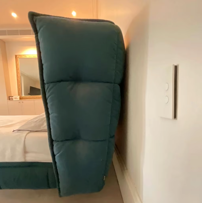 B&B italia husk italiaans design bed uitgevoerd in stof cat.A Adria mosgroen