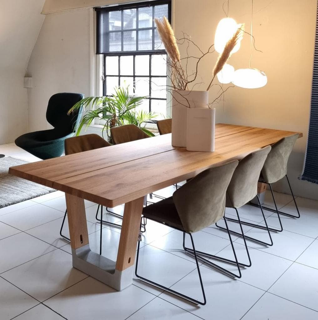 Arco Base eettafel – naturel eiken en beton, 100 × 240 cm – foto 1