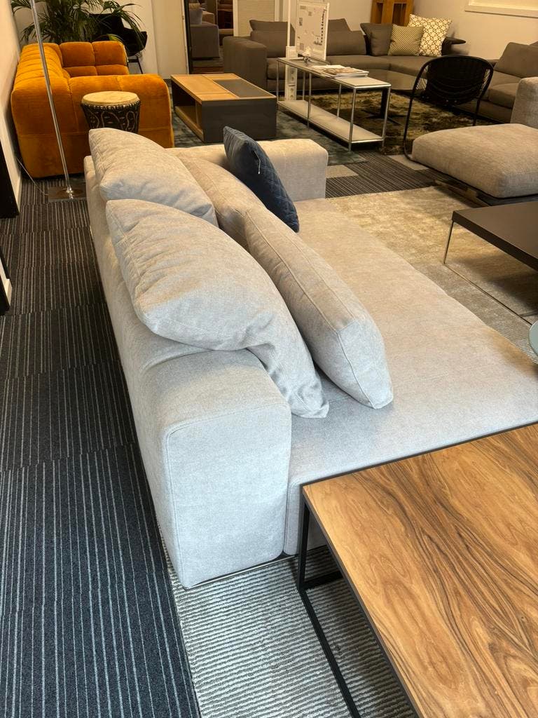 Minotti Freeman modulaire bank – lichtgrijs, inclusief tafel – foto 5