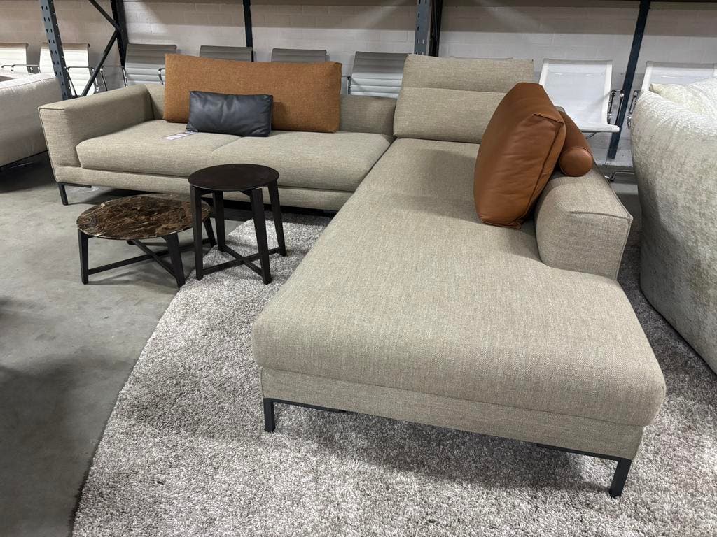 Design on Stock Aikon Lounge hoekbank – Milton stof, 300 × 255 cm – foto 2