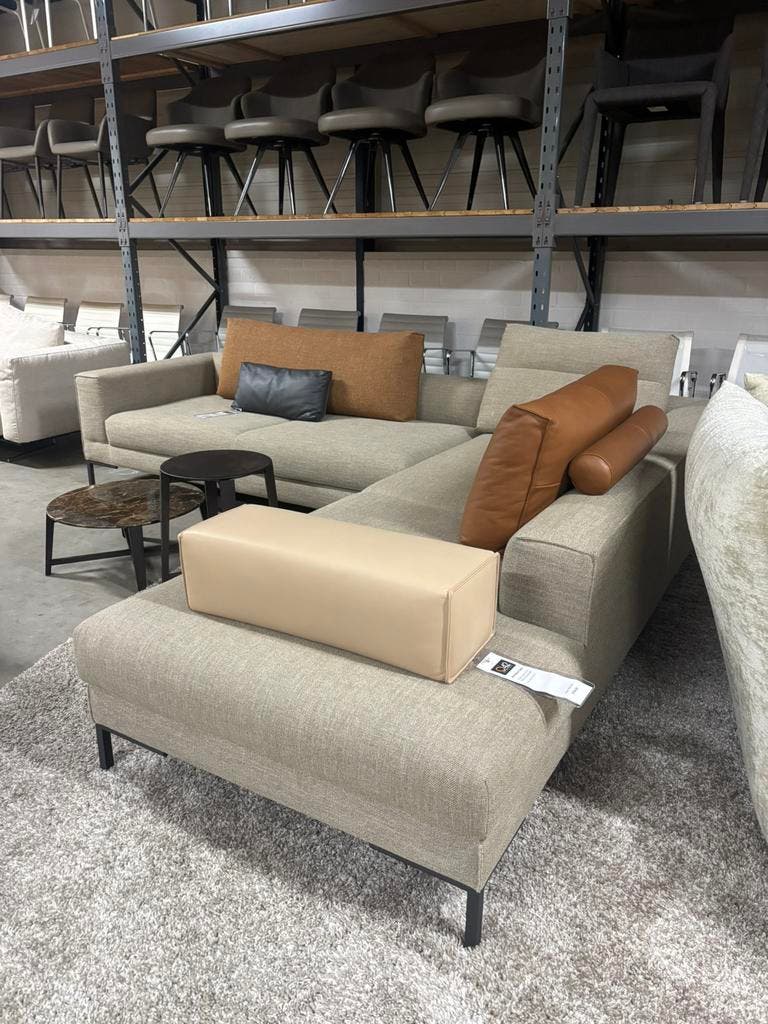 Design on Stock Aikon Lounge hoekbank – Milton stof, 300 × 255 cm – foto 5