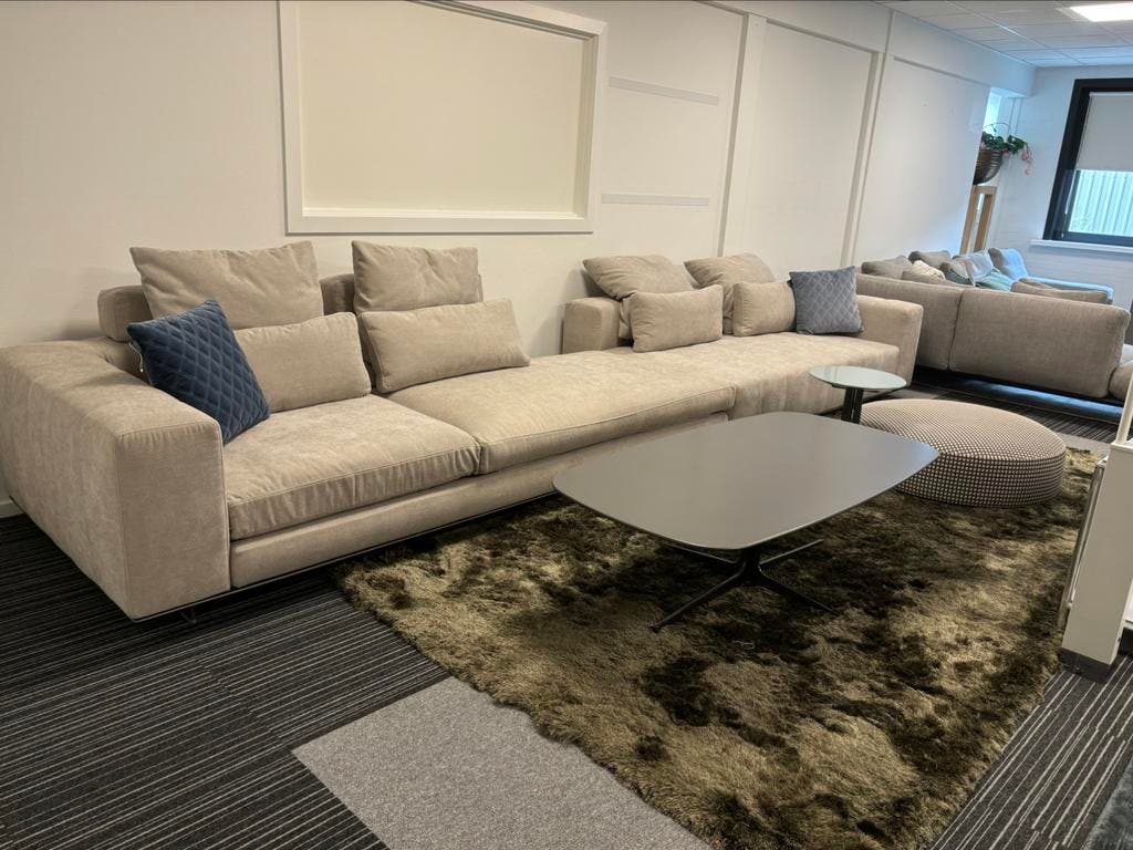 Minotti Freeman modulaire hoekbank – lichtgrijze stof – foto 8
