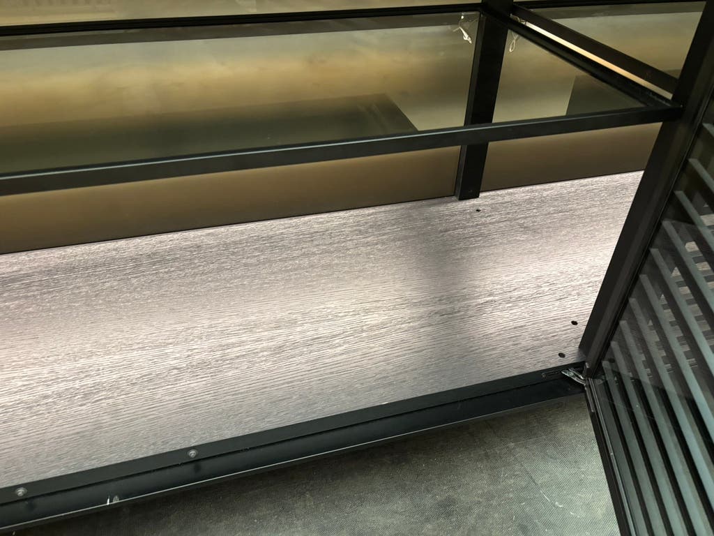 Rimadesio Alambra low sideboard 260cm vv led / lederen inleg