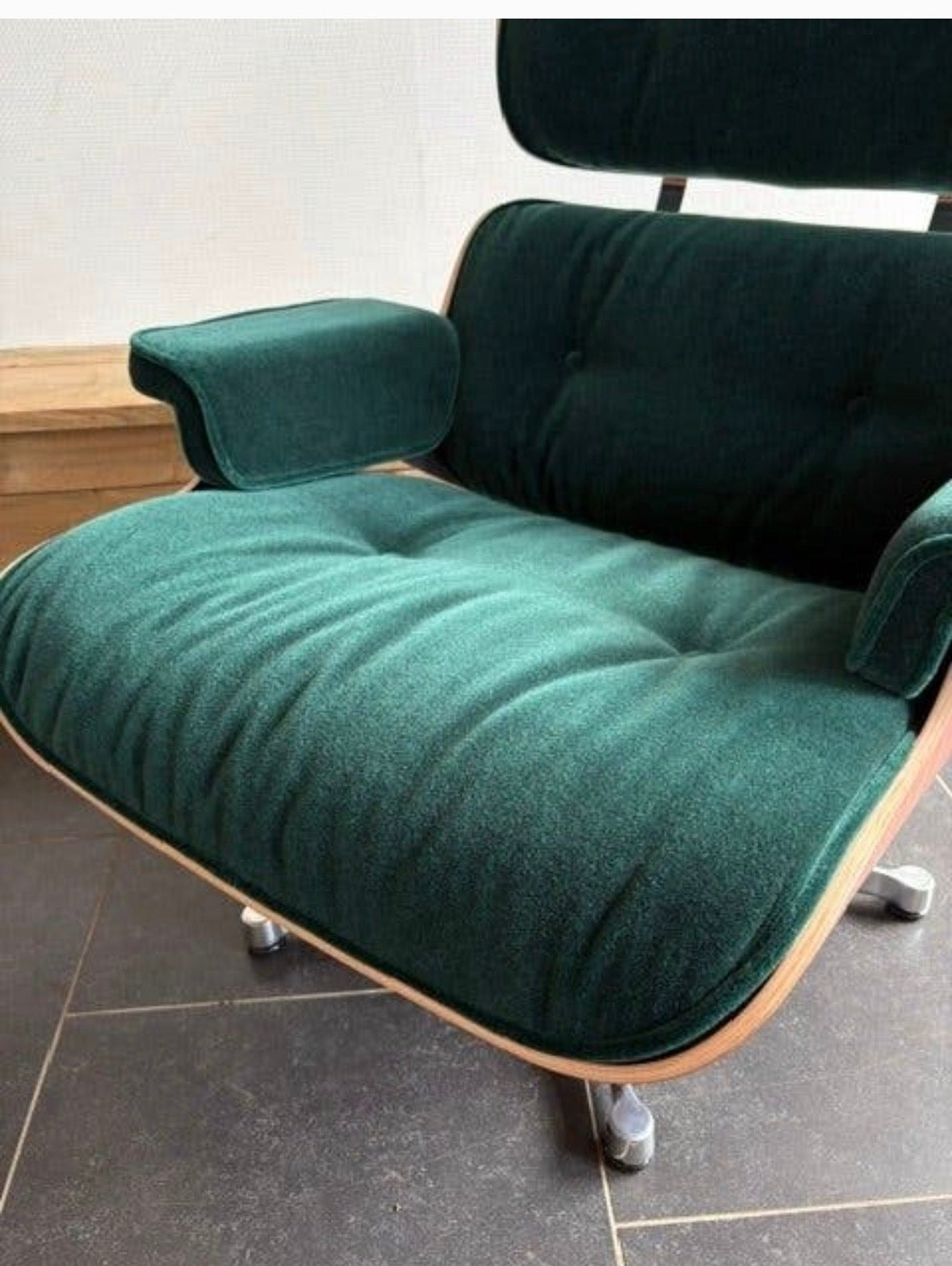 Vitra Eames Lounge Chair + Ottoman Palisander & velours stof Calma Pine Green