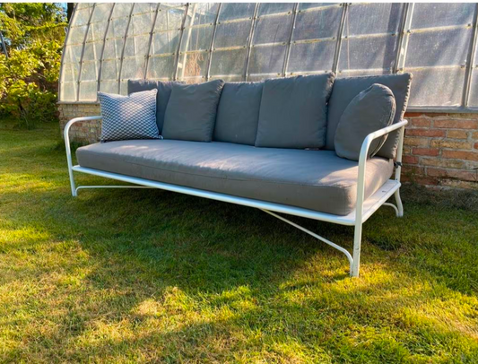 Zgan Minotti “Le Parc” white outdoor garden bench Nwe cushions