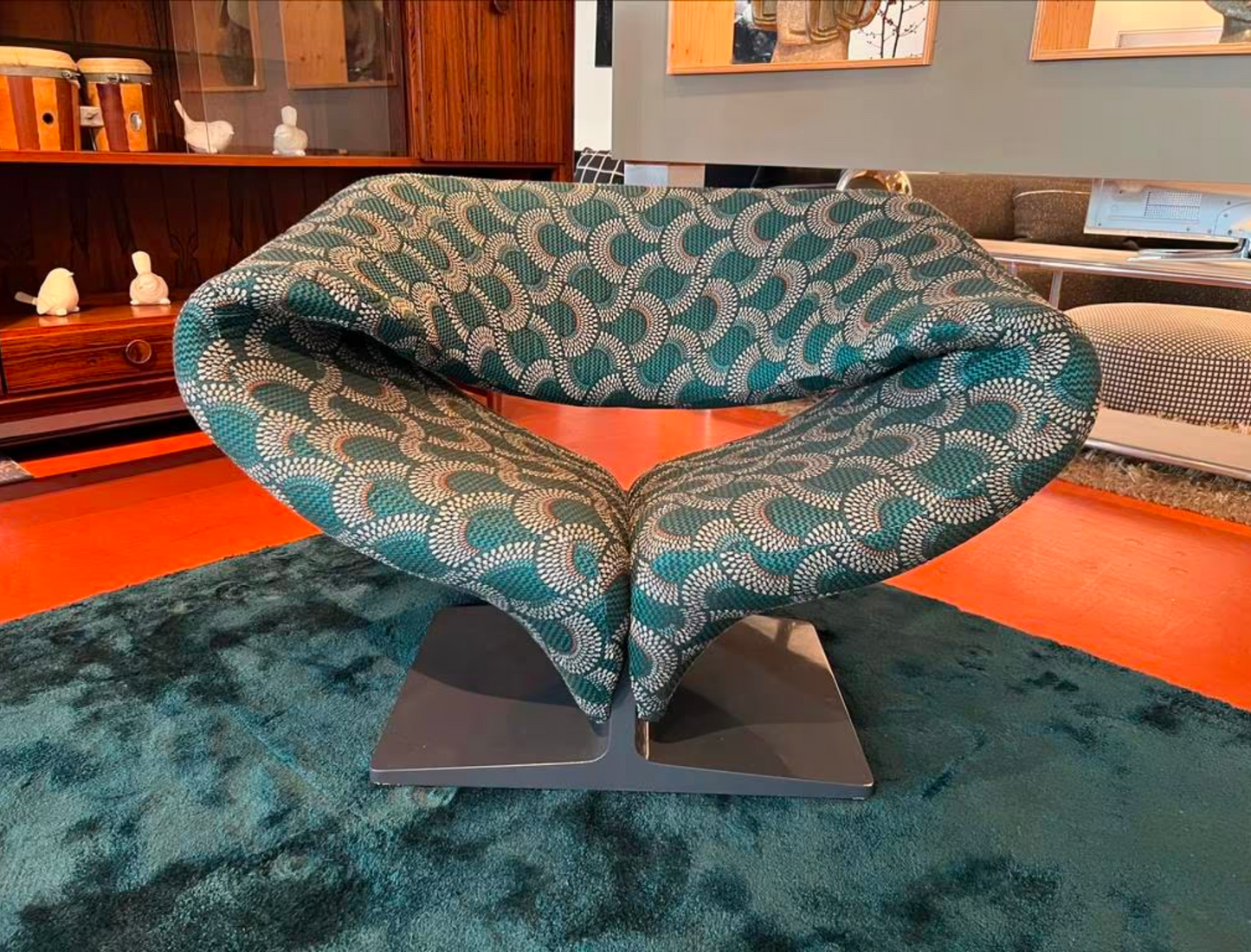 Unique Artifort F 582 Ribbon Chair in Zuma Emerald fabric