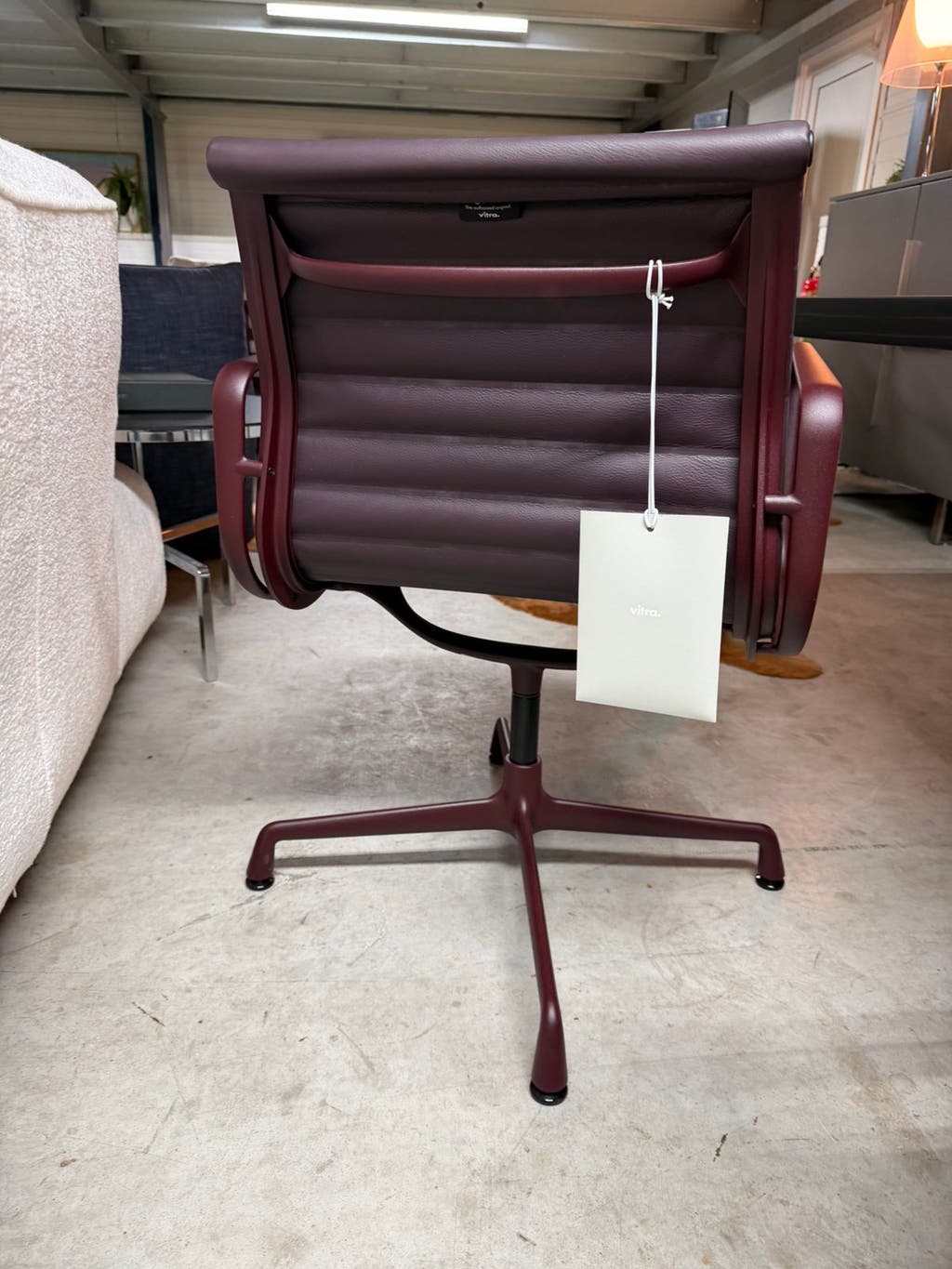 4 Vitra Ea108 Eames chairs bordeaux 2026 voor & achter leder