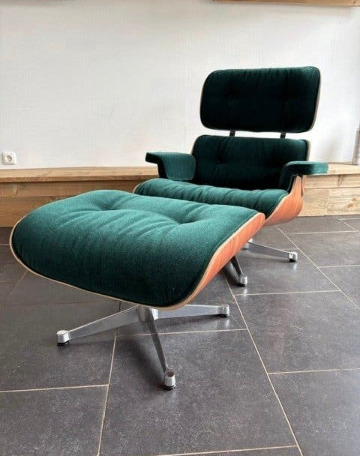 Vitra Eames Lounge Chair + Ottoman Palisander & velours stof Calma Pine Green