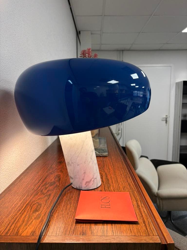Flos Snoopy tafellamp – blauwe kap en marmeren voet – foto 2