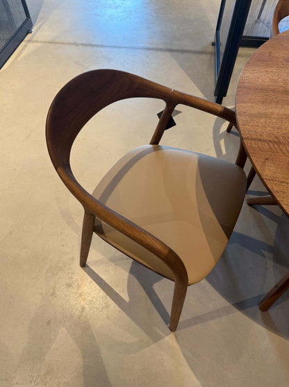 Artisan Neva eetkamerstoel – notenhout en Zenith leer – foto 3