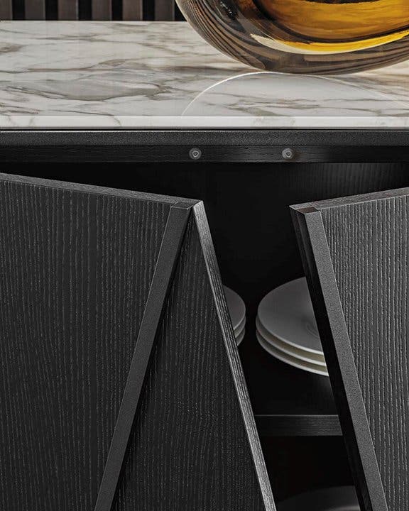 Minotti Easel Sideboard 240cm marmer top LP 16.320,-