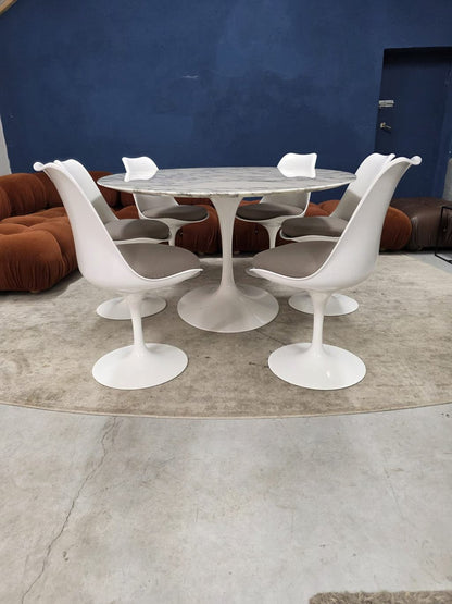 Knoll Saarinen Tulip eettafel met zes stoelen – foto 3