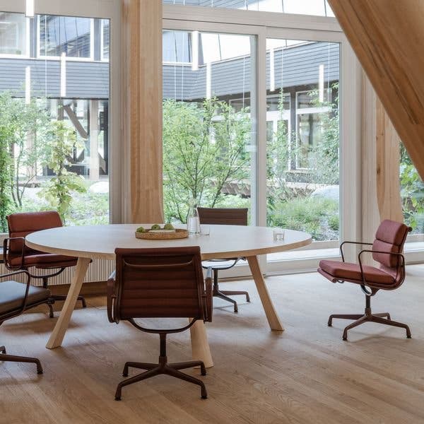 4 Vitra Ea108 Eames chairs bordeaux 2026 voor & achter leder