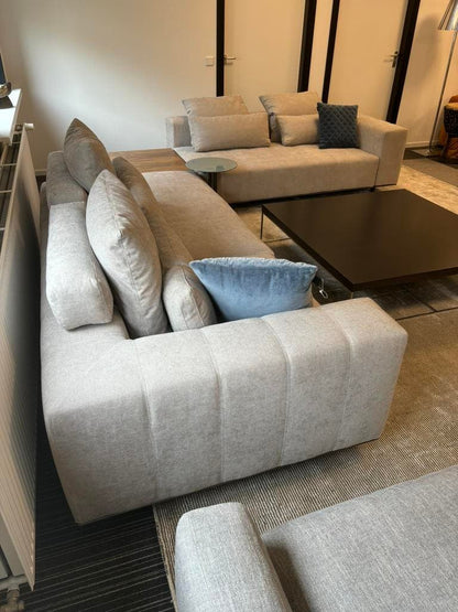 Minotti Freeman modulaire bank – lichtgrijs, inclusief tafel – foto 3