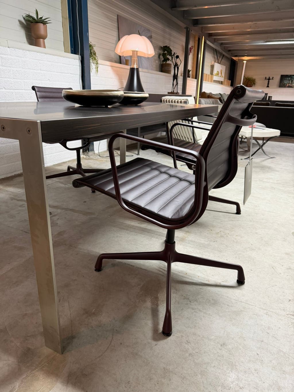 4 Vitra Ea108 Eames chairs bordeaux 2026 voor & achter leder
