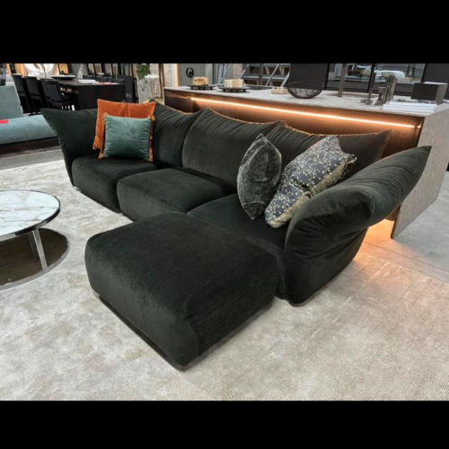 Edra Standard 280-312cm + Pouf LP € 21.500,- in fabric S