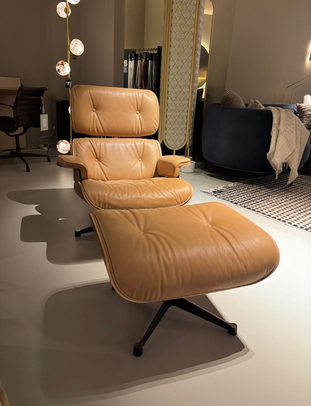 Vitra Eames Lounge Chair XL met Ottoman – palissander en Caramel leer – foto 3