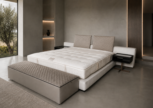 Minotti Yang Bed set (2 leather headrests & Ottoman + 2 minotti close Side tables) LP 2026 € 35.810,-