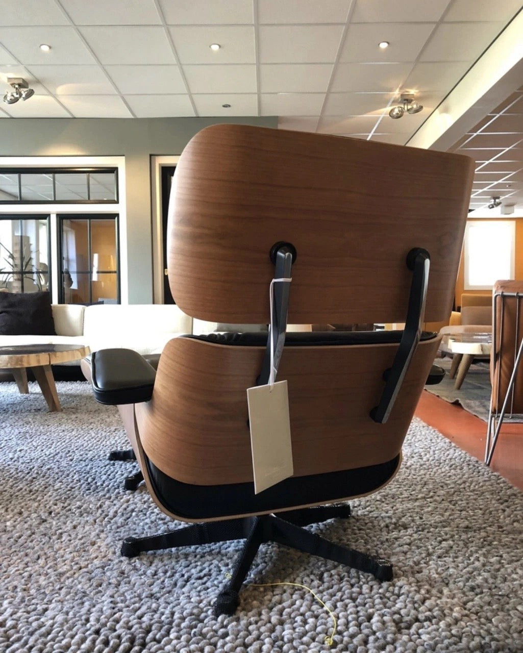 Vitra Lounge Chair + Ottoman American cherry prem Leather Nero
