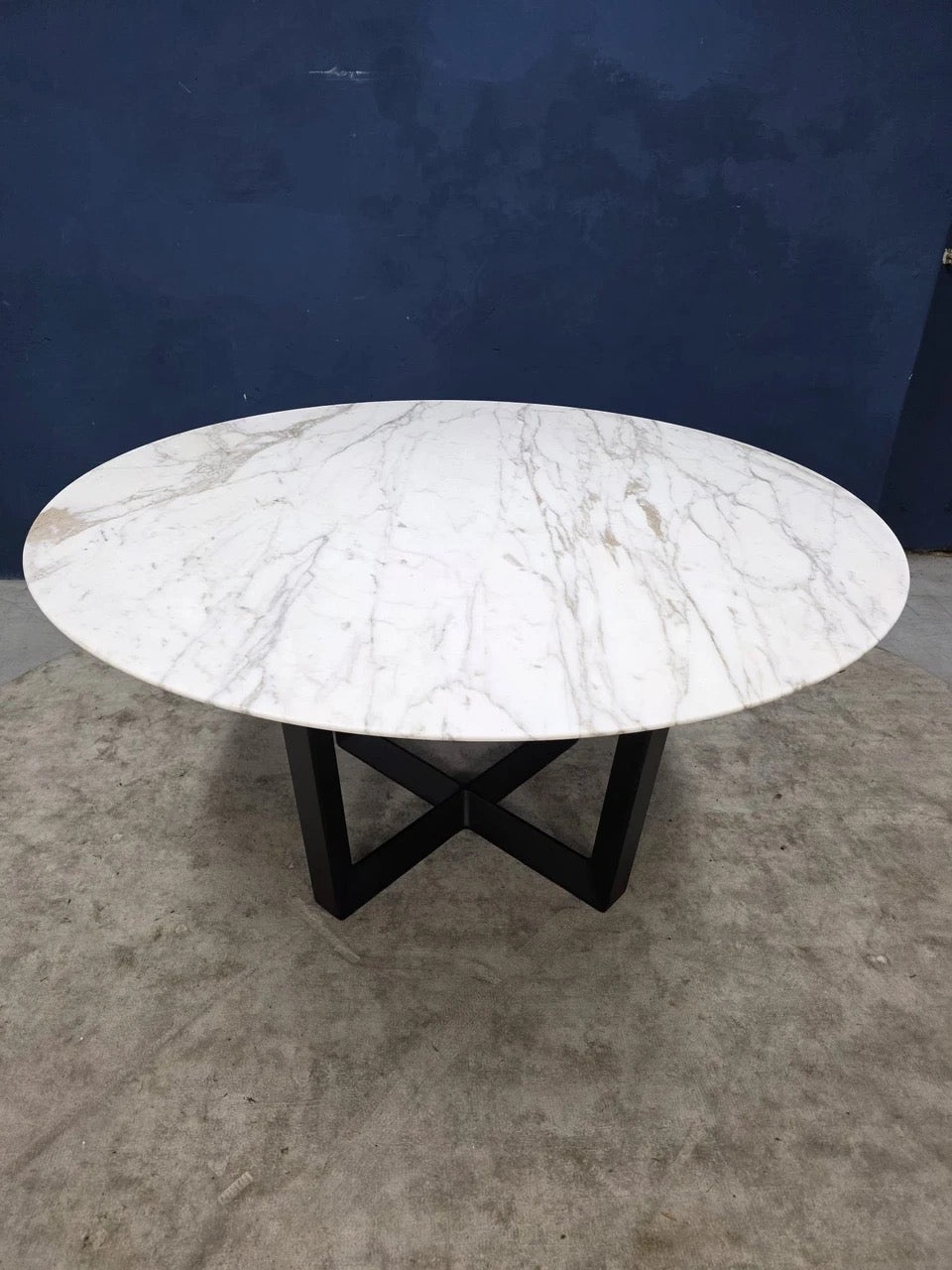 Poltrona Frau dining table 150cm Calacatta Oro marble