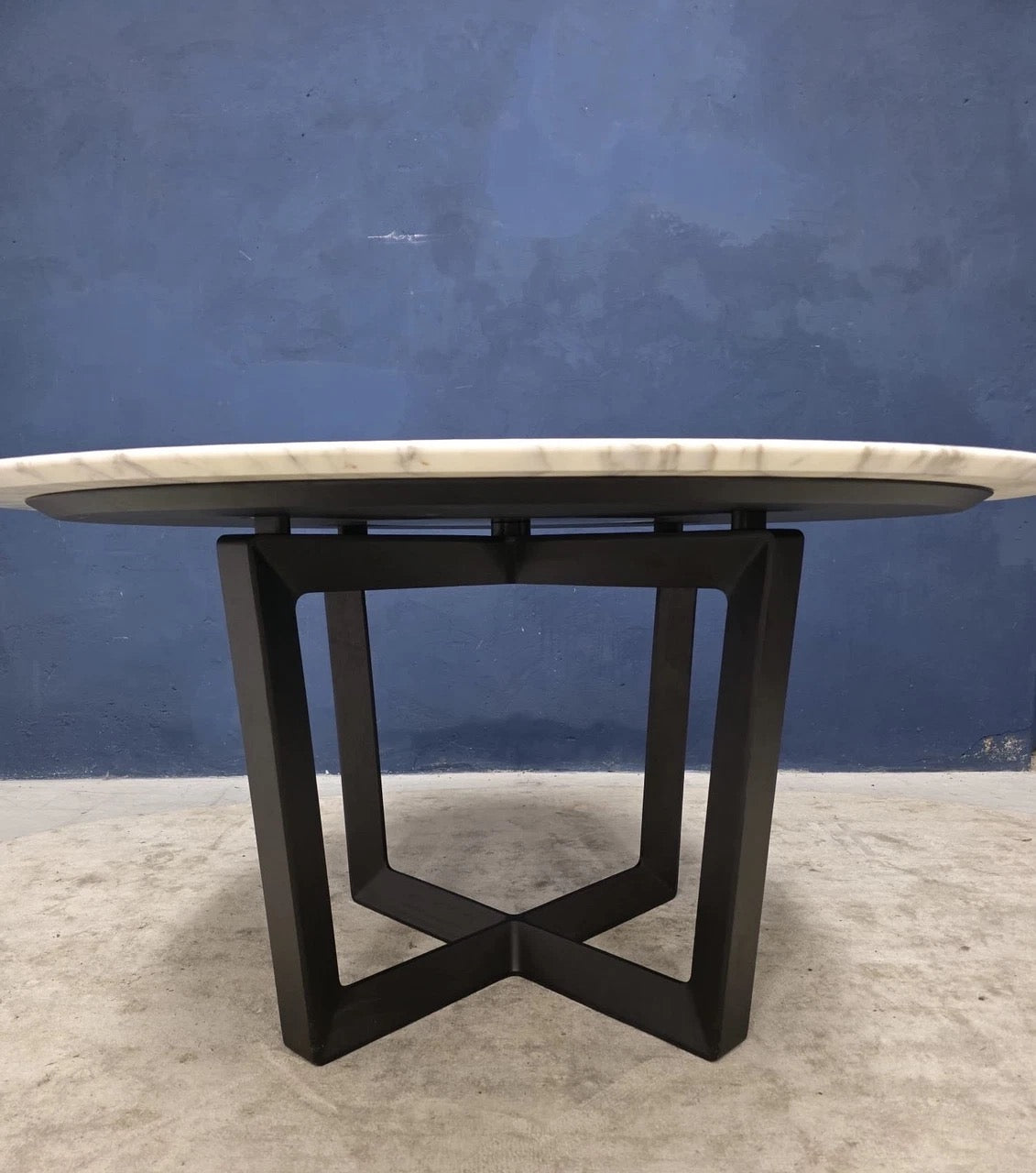 Poltrona Frau dining table 150cm Calacatta Oro marble