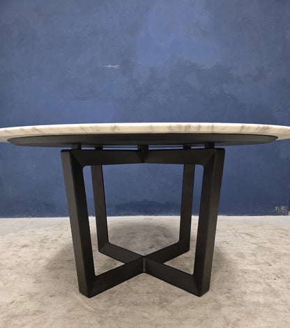 Poltrona Frau dining table 150cm Calacatta Oro marble