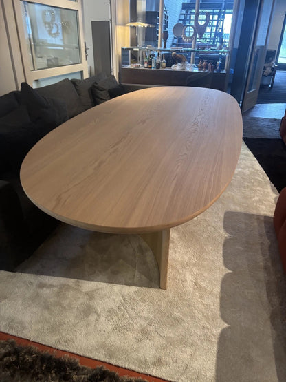 Arco Dew dining table 120x300cm in oak natural show model