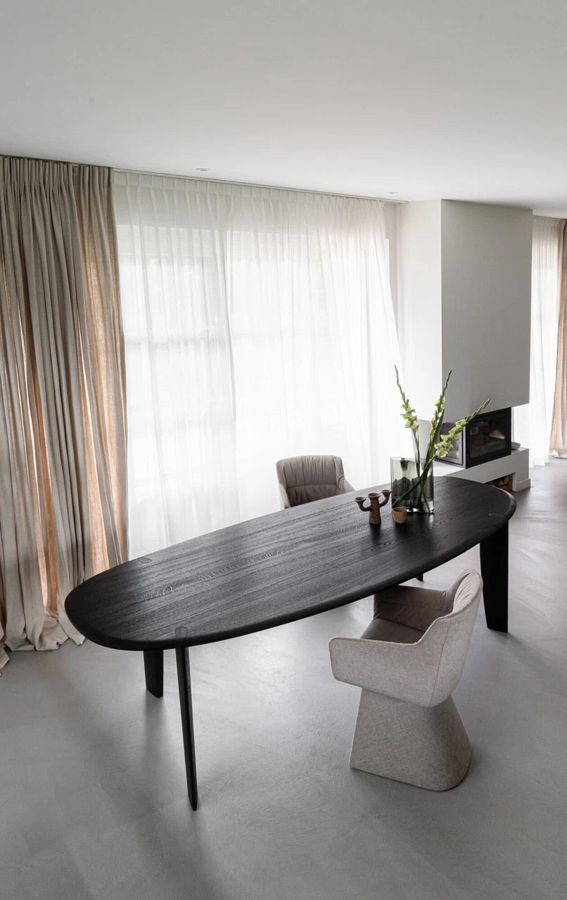 Qliv Stone Oval 115x260cm in Charcoal Zwart Gebeitst Massief Essen Showmodel