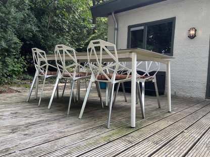 6 Magis One Stühle + Tisch in Weiß