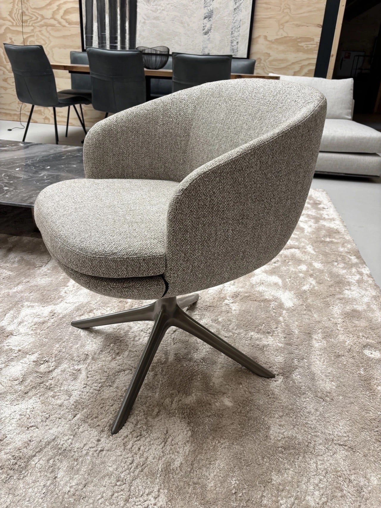 Minotti Raphael Dining Chairs Draaibaar Showmodel