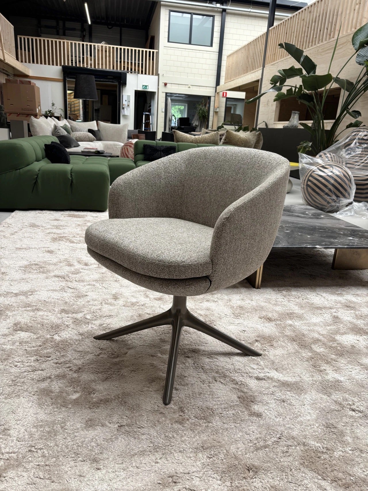 Minotti Raphael Dining Chairs Draaibaar Showmodel