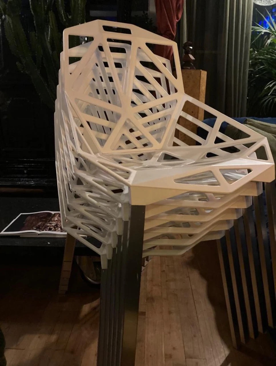 6 Magis One Stühle + Tisch in Weiß