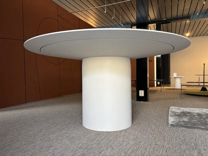 MDF Italia NVL table 150cm kleur kalk matte finish showmodel