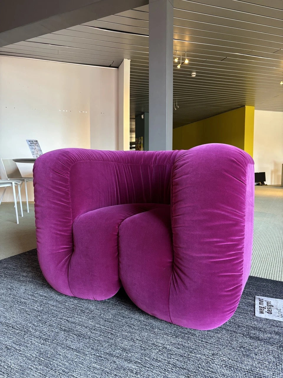 Desede DS 707 lounge chair Velvet fuchsia showmodel