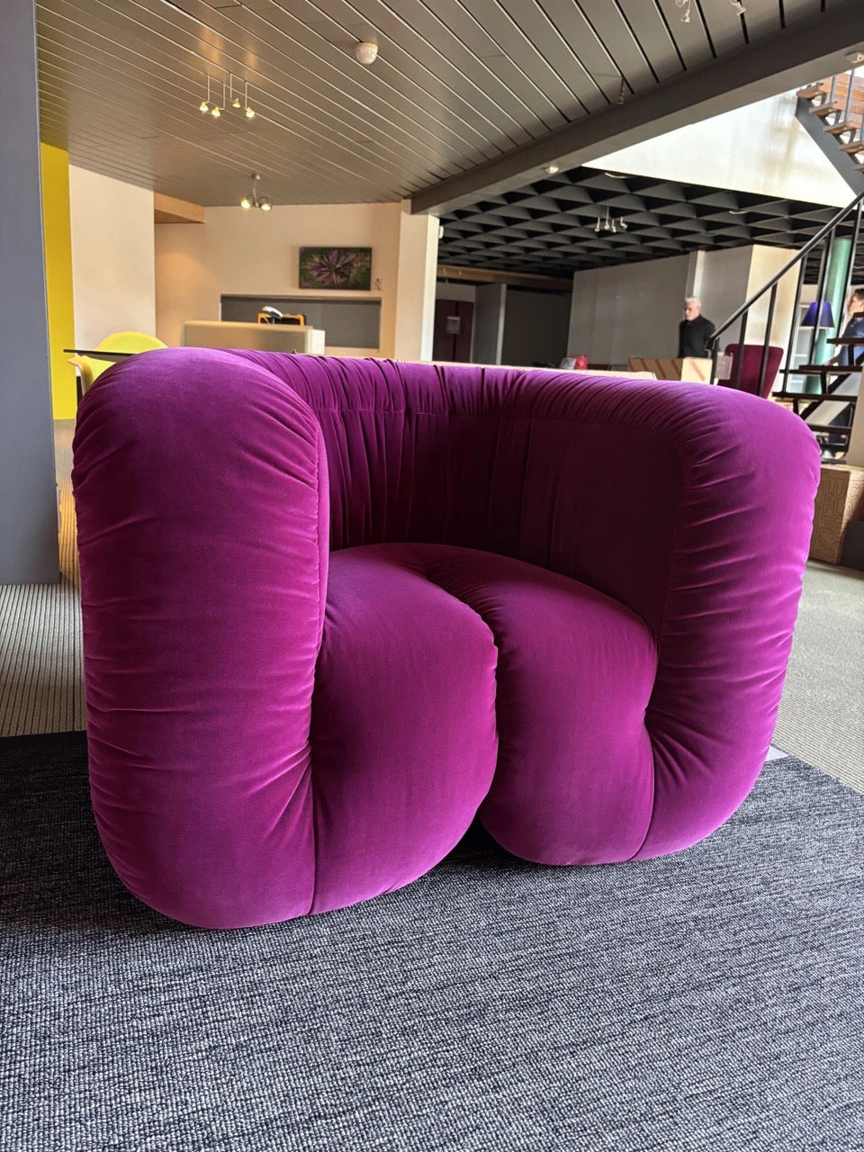 Desede DS 707 lounge chair Velvet fuchsia showmodel