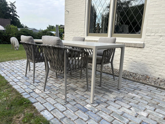 4 B&amp;B Italia Erica Gartenstühle, Esszimmerstühle mit Armlehnen, neue Produktion 2025 