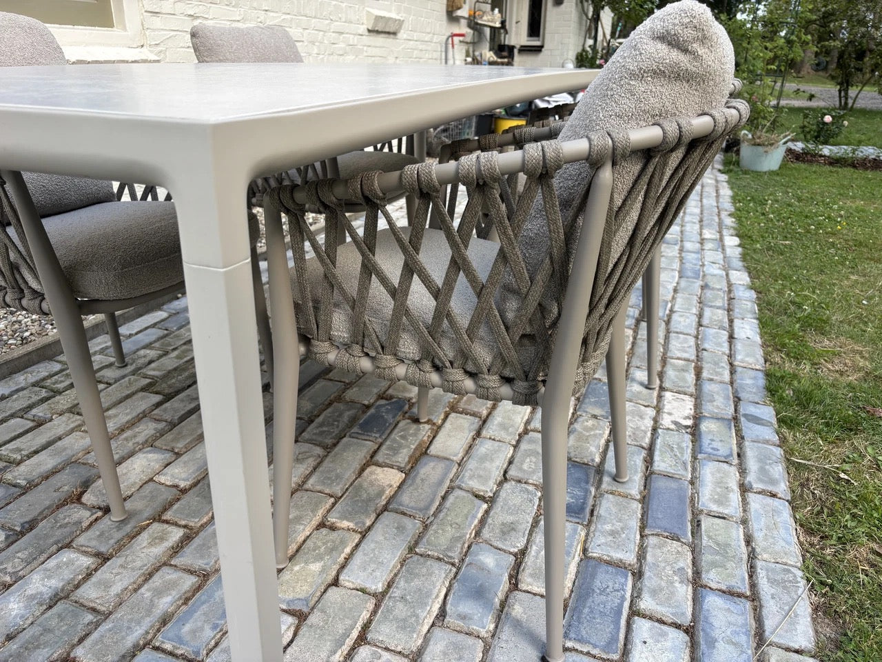 4 B&amp;B Italia Erica Gartenstühle, Esszimmerstühle mit Armlehnen, neue Produktion 2025 